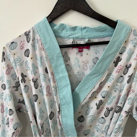 Charisma Whitw Blue Succulent Print Lightweight Dressing Robe - Picture 7 of 8